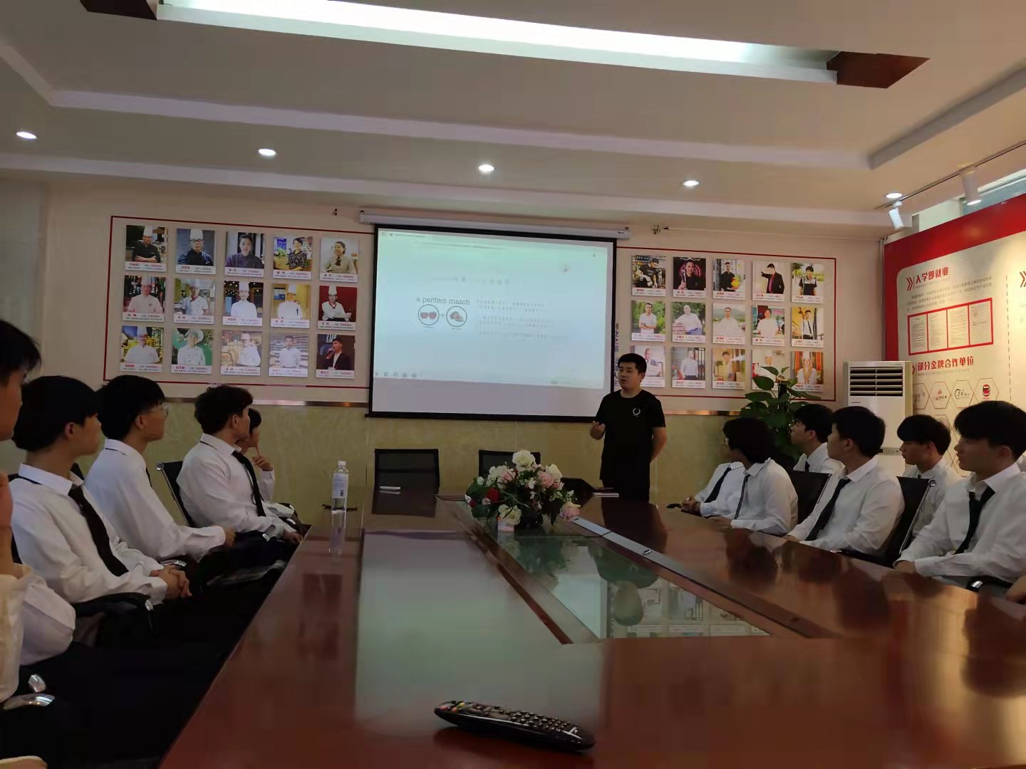 北京花厨来我校召开专场招聘会