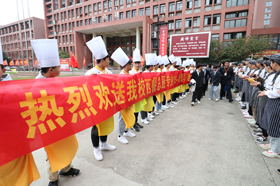 我校西餐专业19-01班学生顺利毕业,走上工作岗位