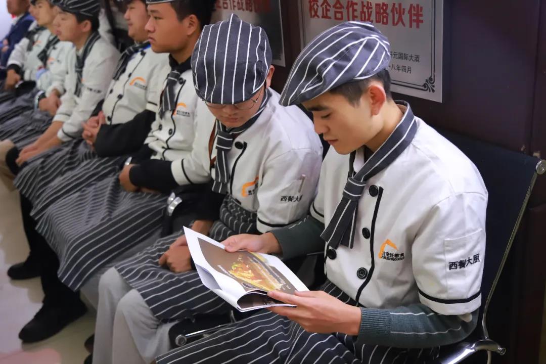 就业动态 | 上海有酒有串餐饮有限公司走进安徽新东方