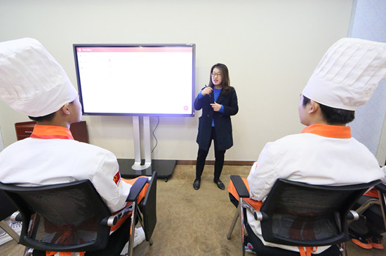 就业动态|我校蜜桃餐饮定向班开班仪式圆满举行