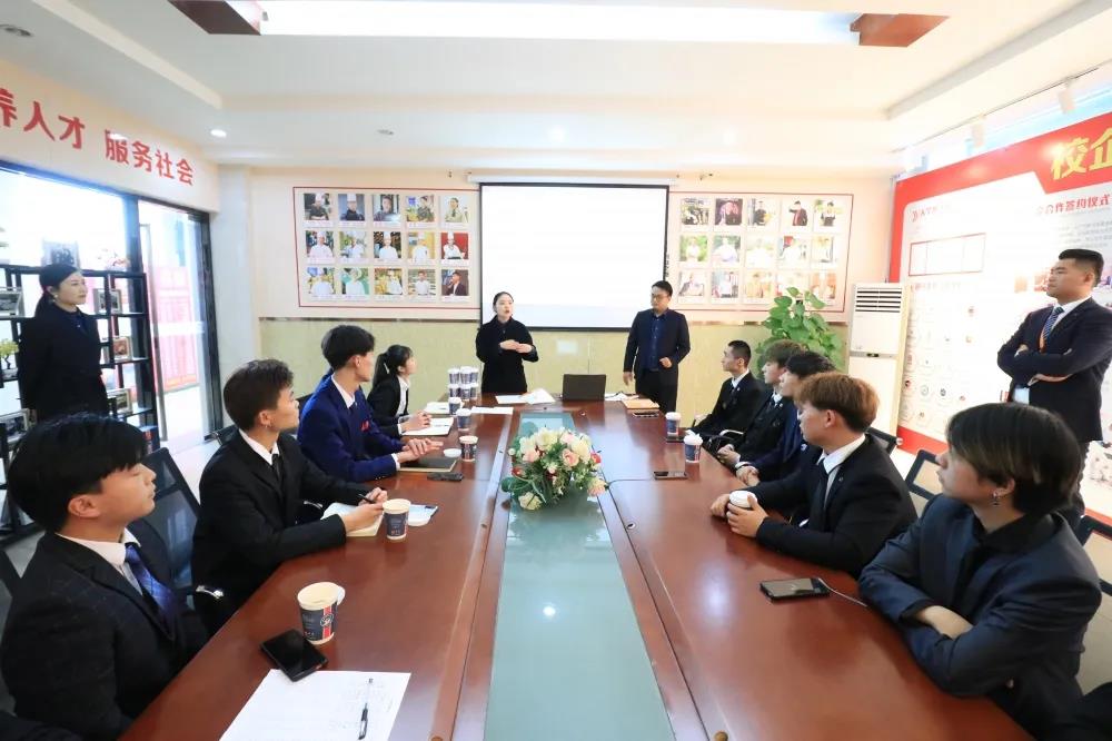 就业动态|栖巢咖啡来我校举行专场招聘会