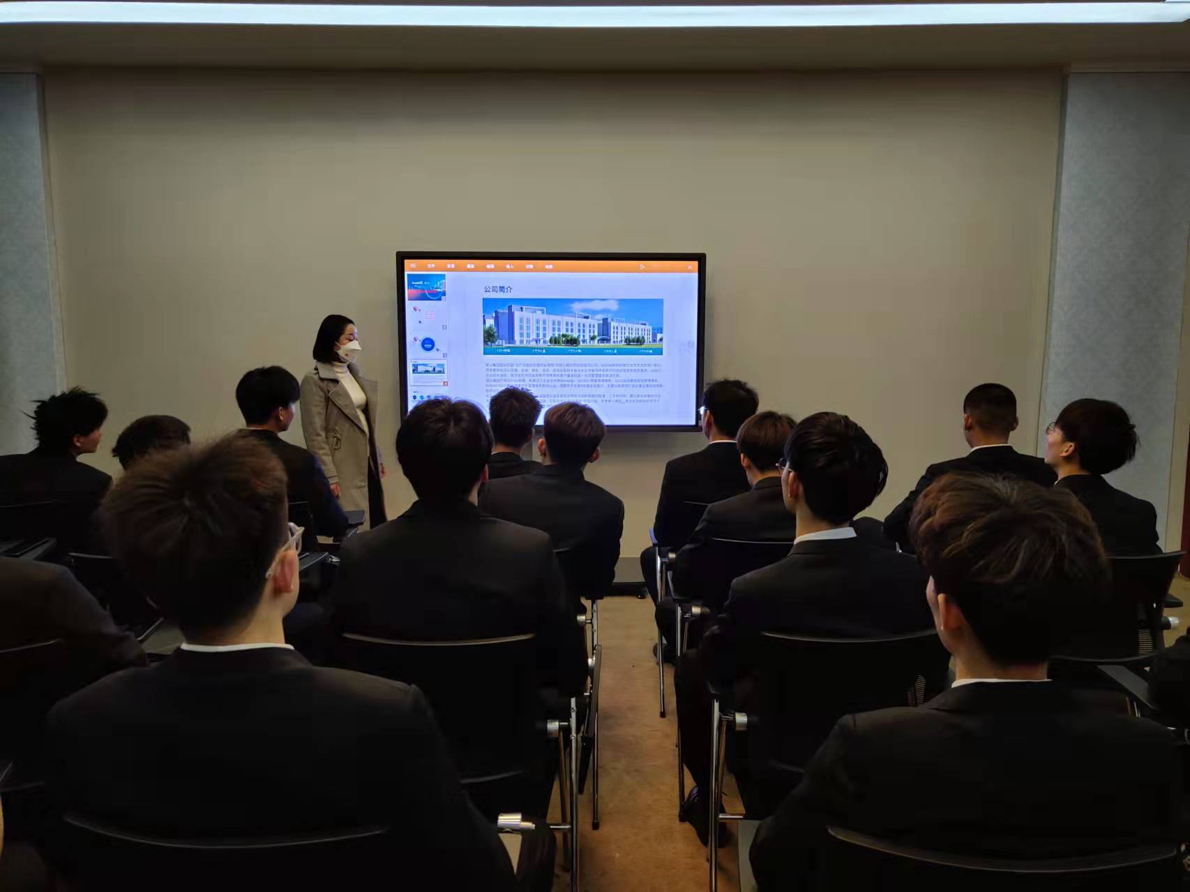 无锡翠山餐饮集团来我校举办专场招聘会