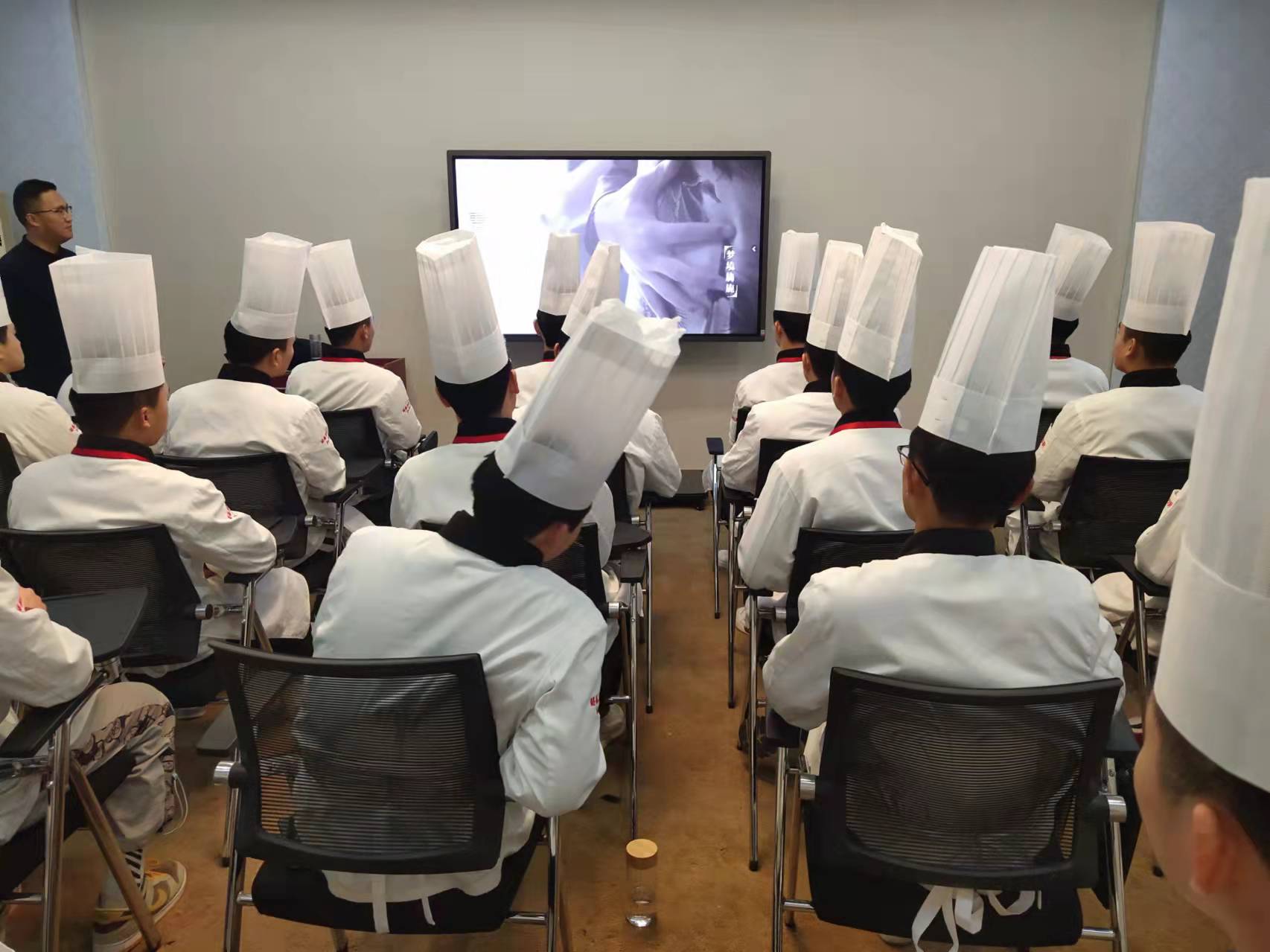 南京大惠集团来我校举行专场招聘会