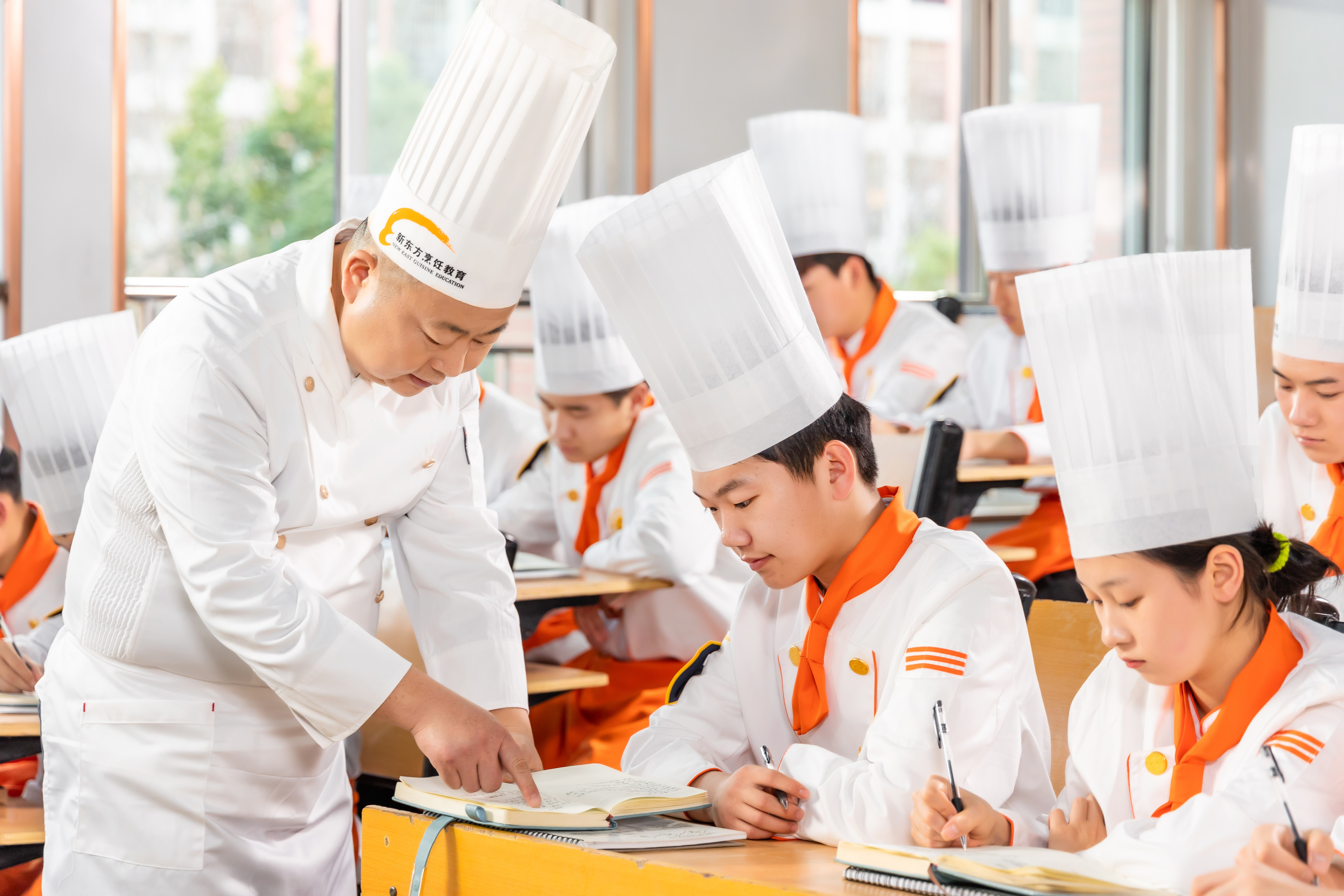 厨师培训学校到哪好?来安徽新东方