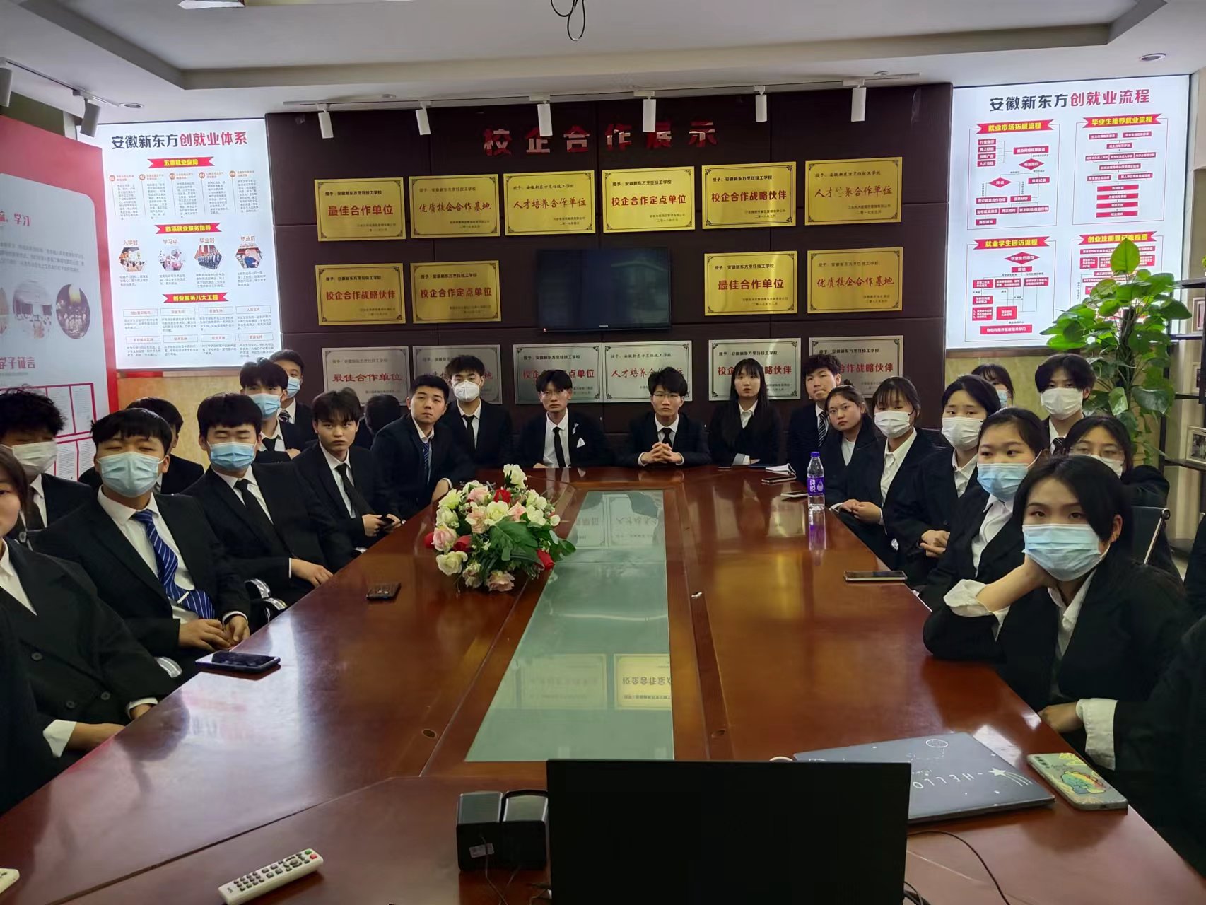 特殊时期不好找工作?华润万家面向我校西点学子召开线上招聘会