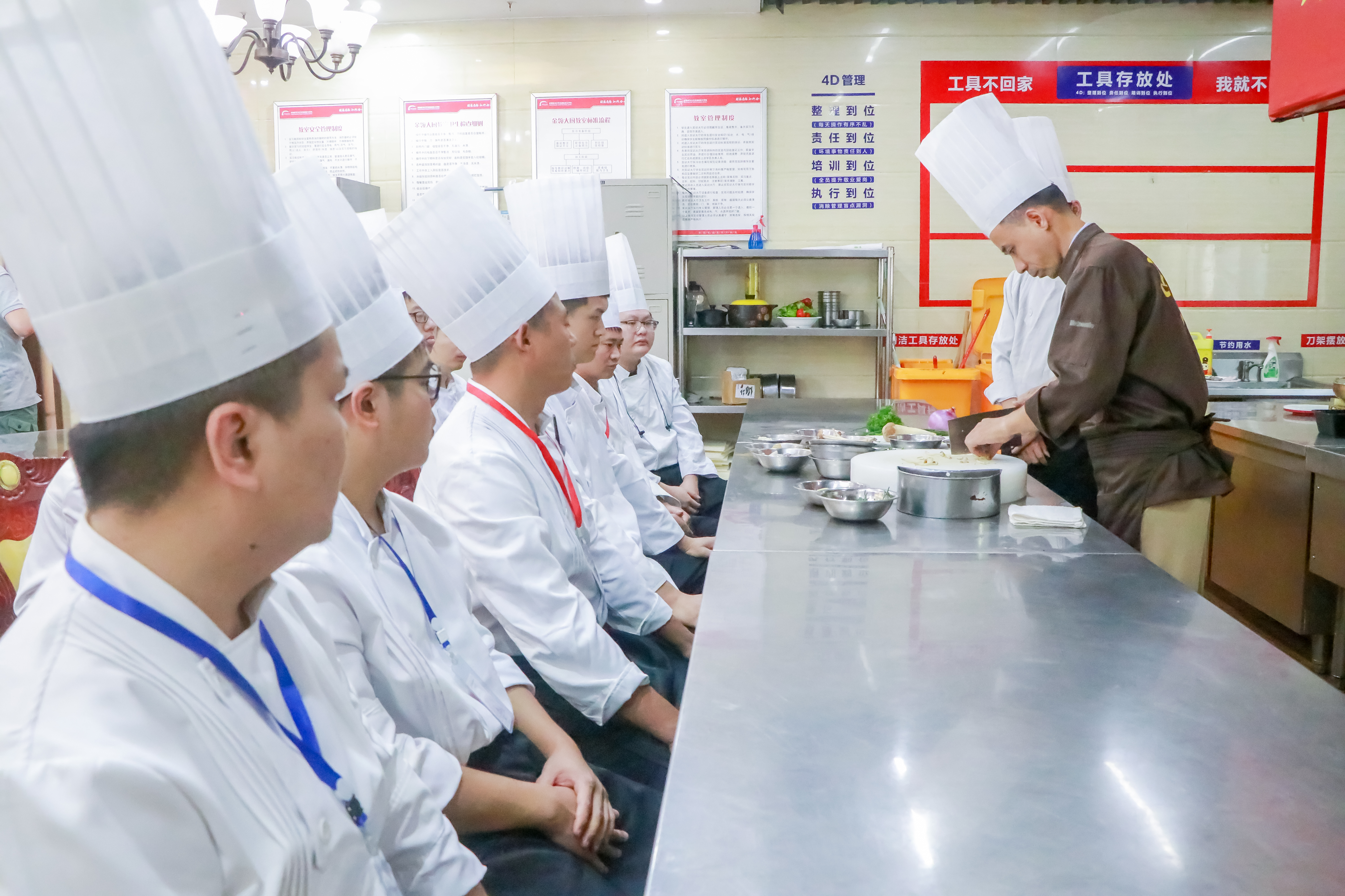 大师进校园|促进学子技艺提升,传承烹饪美食文化