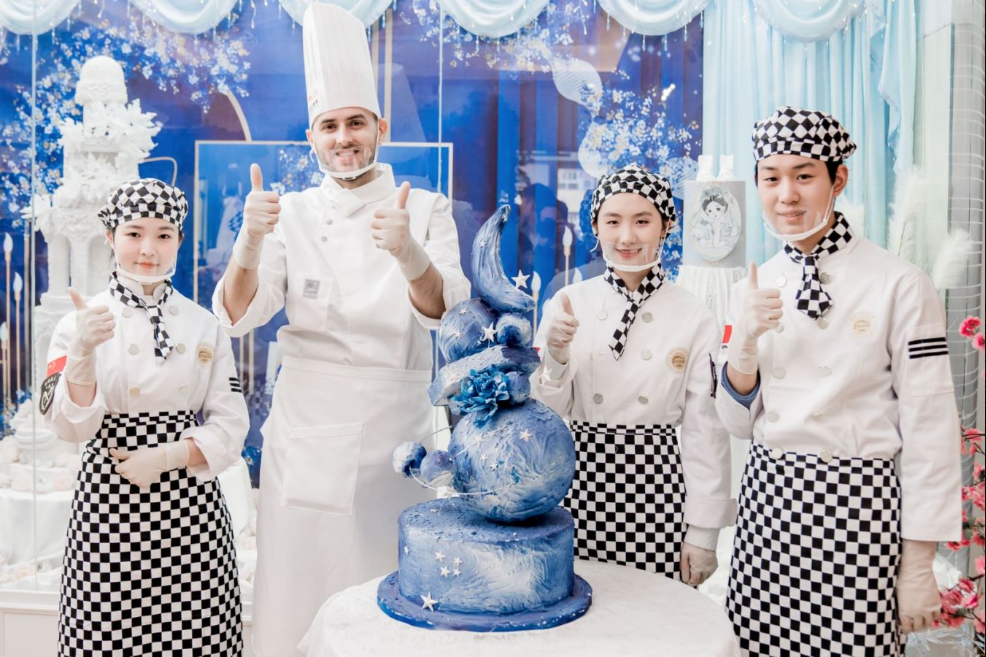 新的一年,在新东方,一起朝出色奔赴~