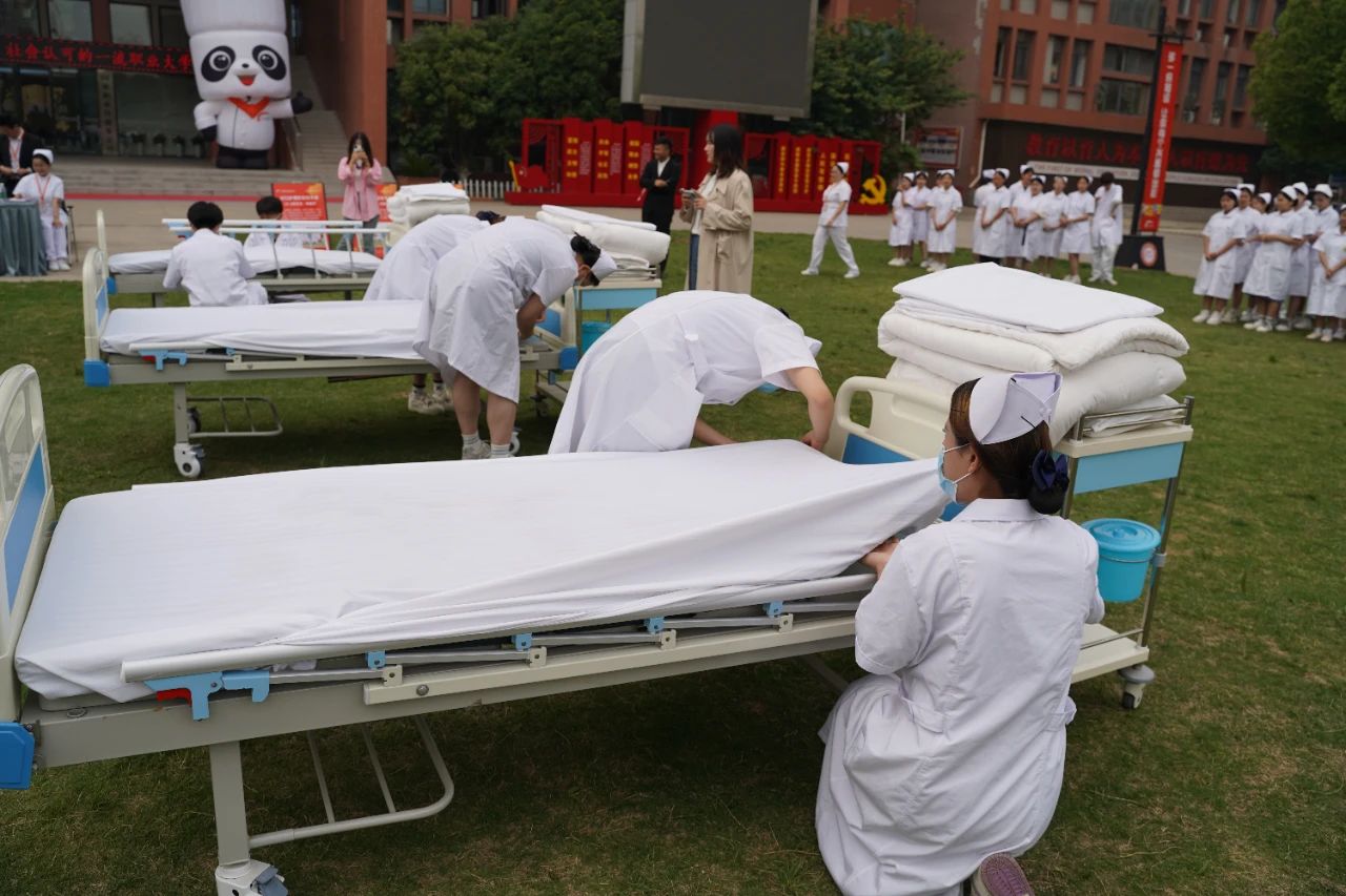 奉献天使爱心,护佑校园健康,5.12,为他们点赞