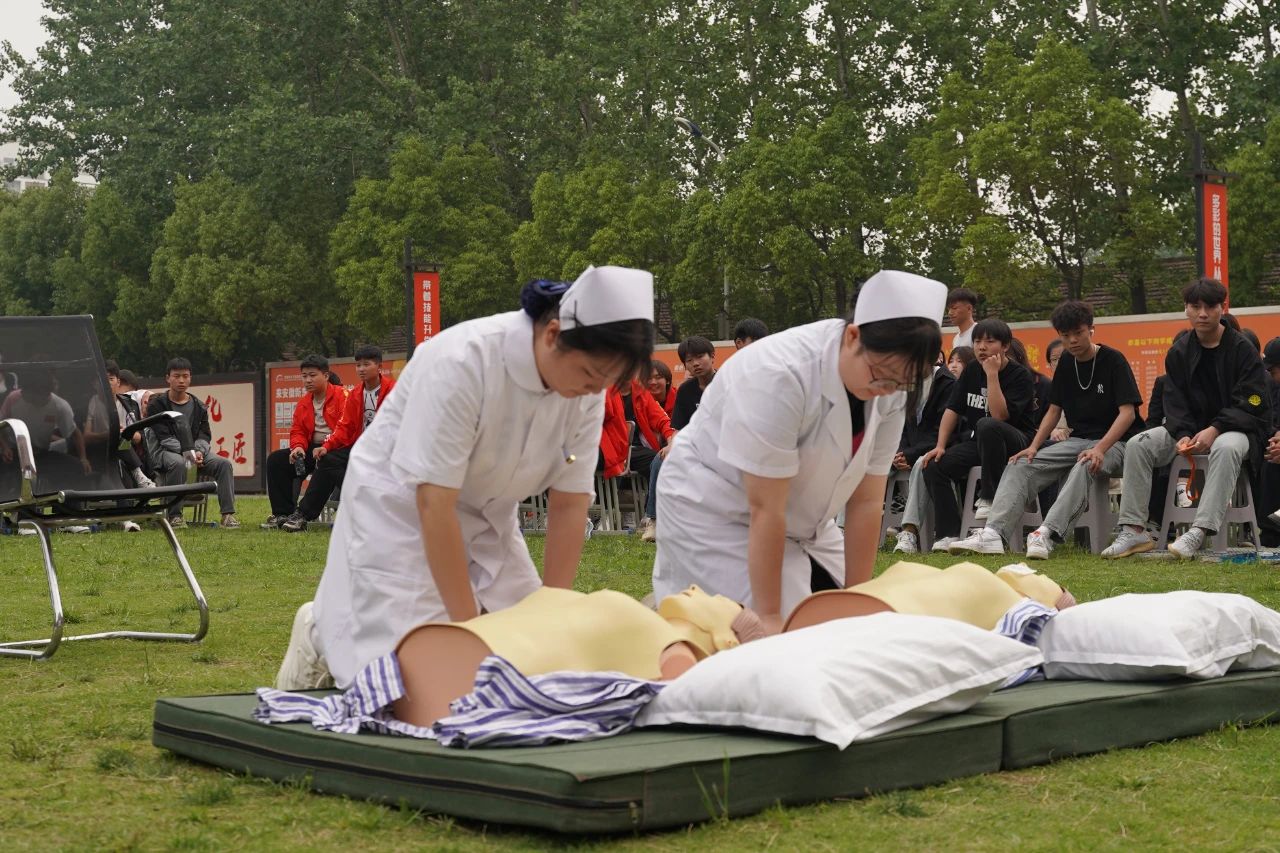 奉献天使爱心,护佑校园健康,5.12,为他们点赞